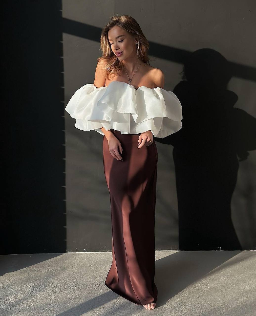 This unique two-piece statement top is designed to create a dramatic, elegant silhouette and instantly elevate any outfit.
The base top is made from a soft, comfortable fabric, while the voluminous ruffles are crafted from lightweight organza, adding movement, airiness, and a couture-inspired look.

The top features elastic bands at the top and bottom, ensuring a secure yet comfortable fit that adapts to the body and stays in place.
The layered construction creates a bold visual effect while remaining light
